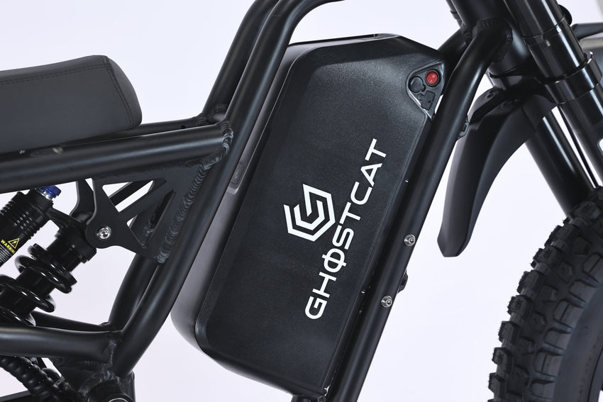 GhostCat F4X Hunter's Edition Full Bundle, close-up of the battery with GhostCat logo