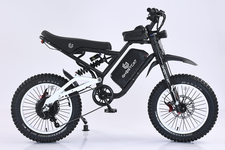 GhostCat F4X Hunter's Edition Full Bundle, white F4X with white rims, right side view