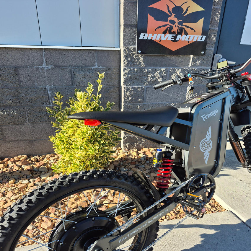 Freego X2 Pro high performance emoto handlebar and controls close-up