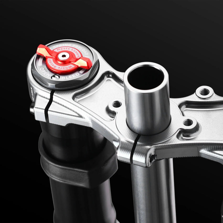RFloXa Hawk32 red top cap preload adjuster on silver crown