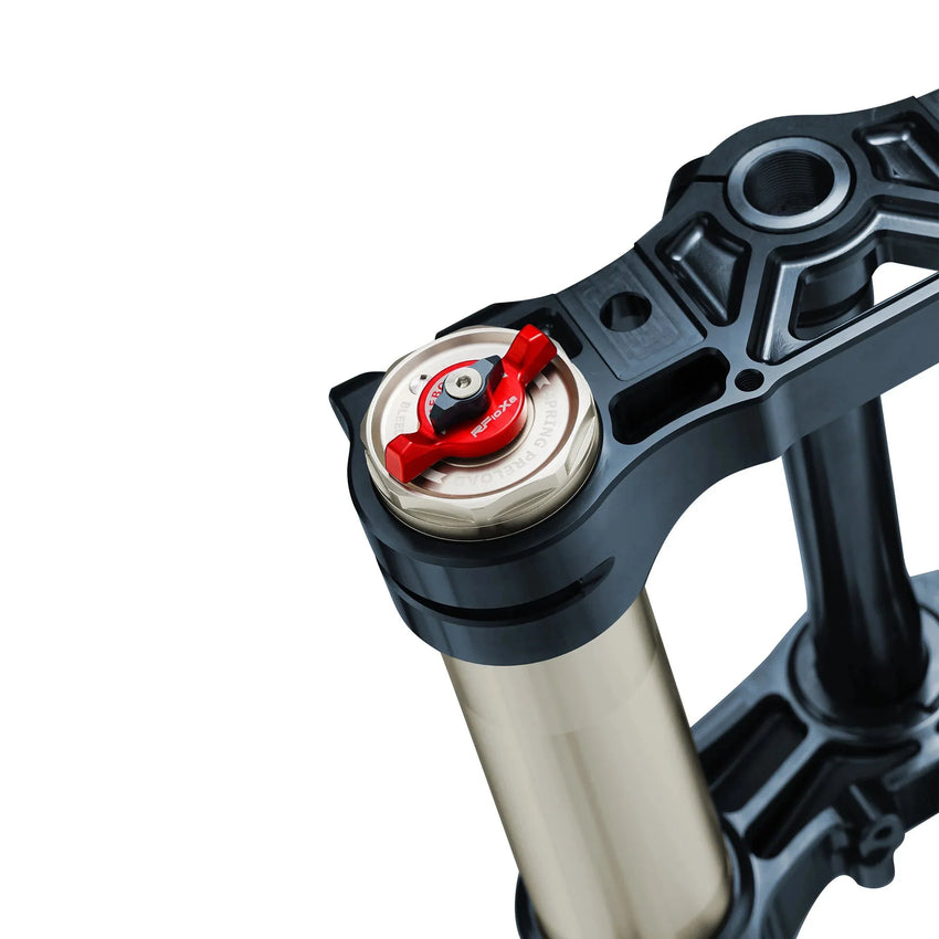 RFloXa Ultra43 front fork three-quarter view – precision-machined aluminum lowers, improved trail handling