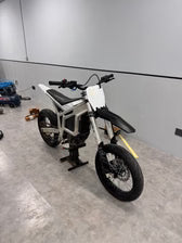 Talaria Komodo with RFloXa TK43 fork, front three-quarter view